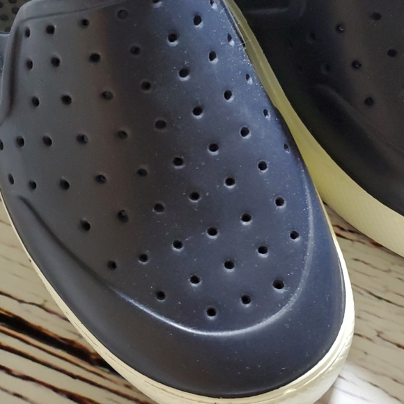 🆕️ GAP BOYS SLIP ON NAVY SHOES - Picture 3 of 6